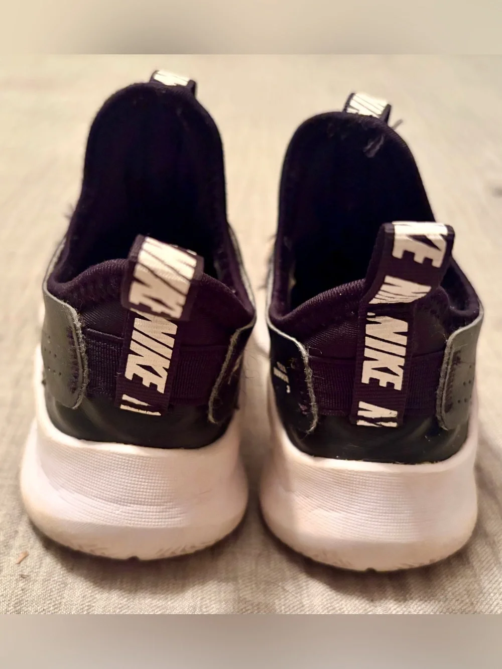 Little Boy’s Nike Black & White Slip-On Sneakers Tennis Shoes Stretch Sz 11c